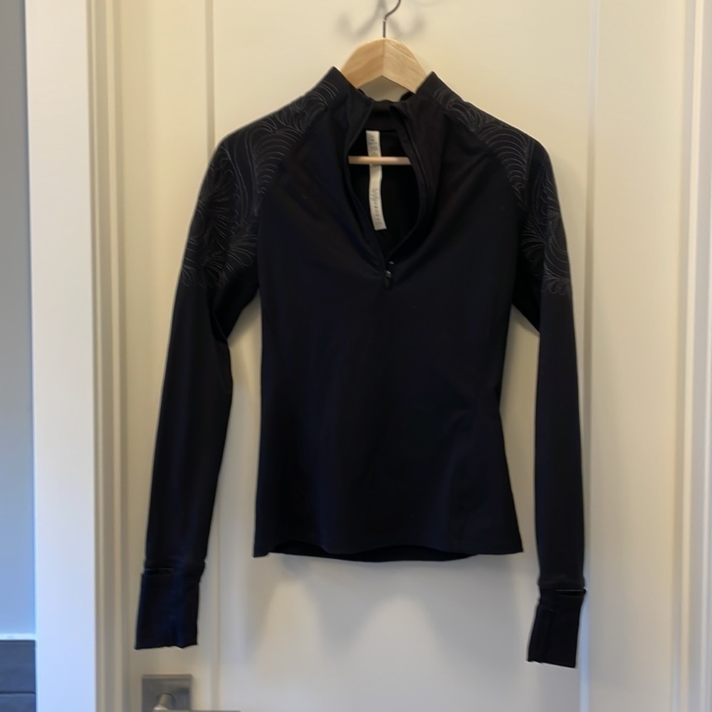 Sz4 Lululemon Toasty Tech 1/2 zip in black NWOT